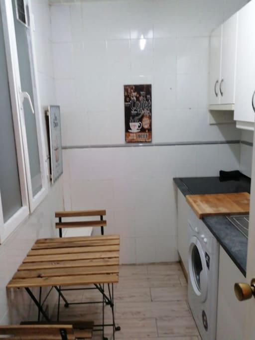 Sebastian Elcano, Apartamento Para 2 Con Terraza, Metro Embajadores Madrid Eksteriør billede